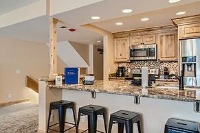 Few Minutes From Ski Resorts, Shuttle, Garage, And Beautiful Views! 2 