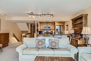 Few Minutes From Ski Resorts, Shuttle, Garage, And Beautiful Views! 2 