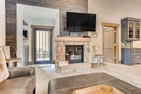 Experience Modern Relaxation & Luxury At Its Best! 2 Bedroom Condo by 