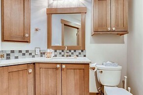 Experience Modern Relaxation & Luxury At Its Best! 2 Bedroom Condo by 