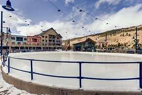 Experience Modern Relaxation & Luxury At Its Best! 2 Bedroom Condo by 