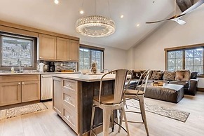 Experience Modern Relaxation & Luxury At Its Best! 2 Bedroom Condo by 