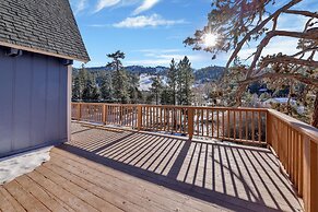 2235-bear Mountain Views 3 Bedroom Home by RedAwning