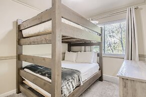 New Listing! Amazing Lake And Mountain Views At This Dillon Condo! 3 B