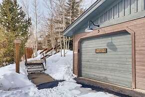 Great Location, Close To Keystone Resort, Outdoor Hot Tubs & Private D