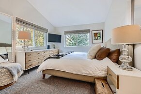 2 Bedroom PLATINUM Vacation Paradise! Hot Tub,Kick back in Style! 2 Ho