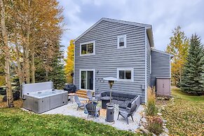 2 Bedroom PLATINUM Vacation Paradise! Hot Tub,Kick back in Style! 2 Ho