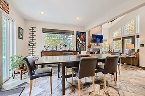 2 Bedroom PLATINUM Vacation Paradise! Hot Tub,Kick back in Style! 2 Ho