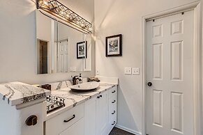 2 Bedroom PLATINUM Vacation Paradise! Hot Tub,Kick back in Style! 2 Ho