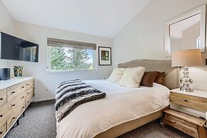 2 Bedroom PLATINUM Vacation Paradise! Hot Tub,Kick back in Style! 2 Ho