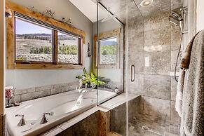 Epic Lake And Mountain Views From This Private Home! 6 Bedroom Home by