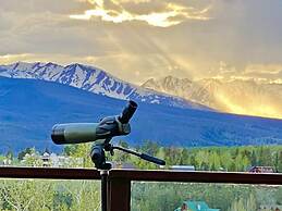 Epic Lake And Mountain Views From This Private Home! 6 Bedroom Home by