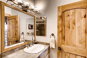 Epic Lake And Mountain Views From This Private Home! 6 Bedroom Home by