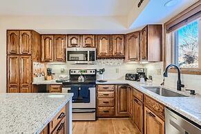 Private Hot Tub,clubhouse Access, Close To Slopes 4 Bedroom Home by Re