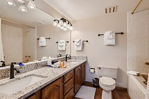 Private Hot Tub,clubhouse Access, Close To Slopes 4 Bedroom Home by Re