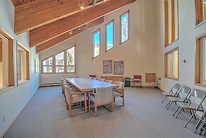 Private Hot Tub,clubhouse Access, Close To Slopes 4 Bedroom Home by Re