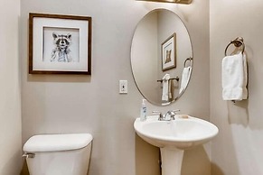 Private Hot Tub, Mountainscape Chalet! Family Paradise! 2 Bedroom Home