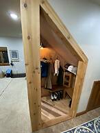 Private Hot Tub, Mountainscape Chalet! Family Paradise! 2 Bedroom Home