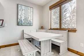 Private Hot Tub, Mountainscape Chalet! Family Paradise! 2 Bedroom Home