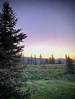 Private Hot Tub, Mountainscape Chalet! Family Paradise! 2 Bedroom Home