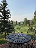 Private Hot Tub, Mountainscape Chalet! Family Paradise! 2 Bedroom Home
