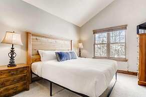 Private Hot Tub, Mountainscape Chalet! Family Paradise! 2 Bedroom Home