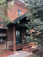 Private Hot Tub, Mountainscape Chalet! Family Paradise! 2 Bedroom Home