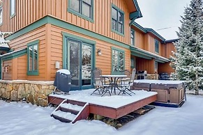 Private Hot Tub, Mountainscape Chalet! Family Paradise! 2 Bedroom Home