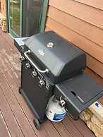 Private Hot Tub, Mountainscape Chalet! Family Paradise! 2 Bedroom Home