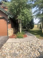 Private Hot Tub, Mountainscape Chalet! Family Paradise! 2 Bedroom Home