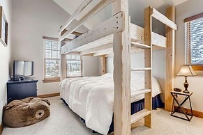 Private Hot Tub, Mountainscape Chalet! Family Paradise! 2 Bedroom Home