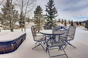 Private Hot Tub, Mountainscape Chalet! Family Paradise! 2 Bedroom Home