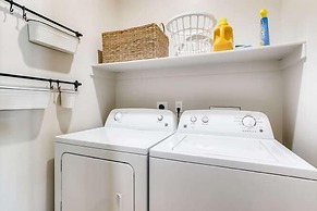 Private Hot Tub, Mountainscape Chalet! Family Paradise! 2 Bedroom Home