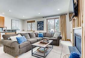 Private Hot Tub, Mountainscape Chalet! Family Paradise! 2 Bedroom Home