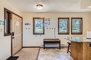 2bedroom+Loft Private Entry, Lake Views, Amazing Location, Near all Sk