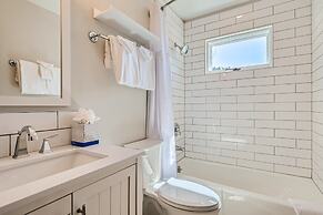 2bedroom+Loft Private Entry, Lake Views, Amazing Location, Near all Sk