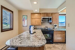 2bedroom+Loft Private Entry, Lake Views, Amazing Location, Near all Sk