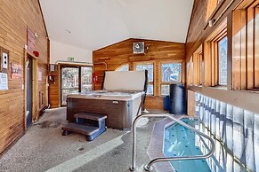 2bedroom+Loft Private Entry, Lake Views, Amazing Location, Near all Sk