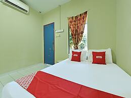 OYO 90708 D'kuala Waterfront Chalet & Boat Charters