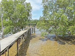 OYO 90708 D'kuala Waterfront Chalet & Boat Charters