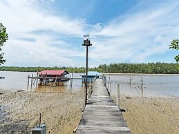 OYO 90708 D'kuala Waterfront Chalet & Boat Charters