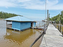 OYO 90708 D'kuala Waterfront Chalet & Boat Charters