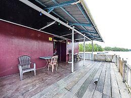 OYO 90708 D'kuala Waterfront Chalet & Boat Charters