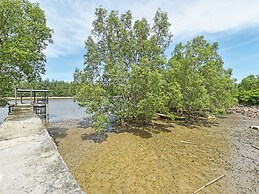 OYO 90708 D'kuala Waterfront Chalet & Boat Charters