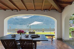 Sala Comacina Villas