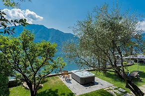 Sala Comacina Villas