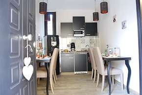 Guesthouse outside the Port