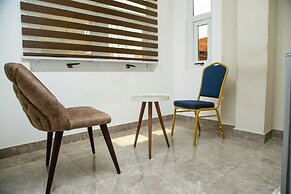 Ark Hotel and Apartments