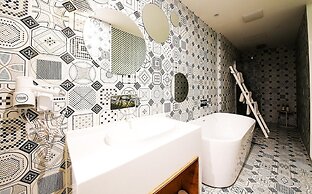 Elephant Shower Hotel