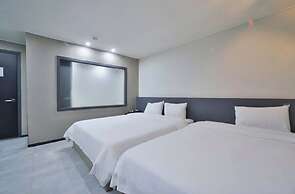 Hotel Advance